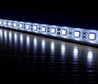 กันน้ำ 2835 ด้านเปล่ง LED แถบไฟอลูมิเนียมทนความร้อนโพรไฟล์